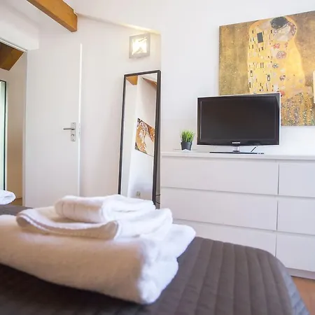 Modern Apart. In Principe Real 公寓